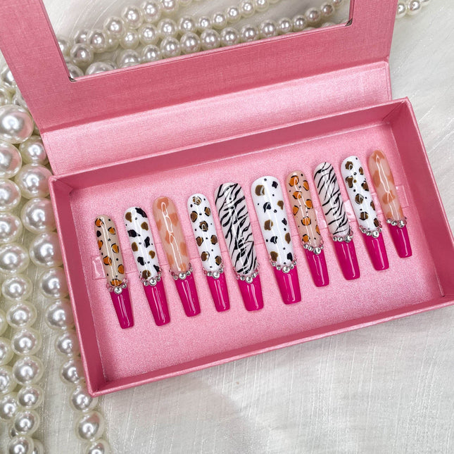 Diamond Zebra™ Luxury Press-On Nails – Extra Long Stiletto Hand-Painted 3D Nails