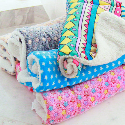 Ultra-Soft Fleece Pet Blanket – Cute Patterned Dog & Cat Sleep Mat – Premium Fluffy Throw for Couches, Crates, and Beds