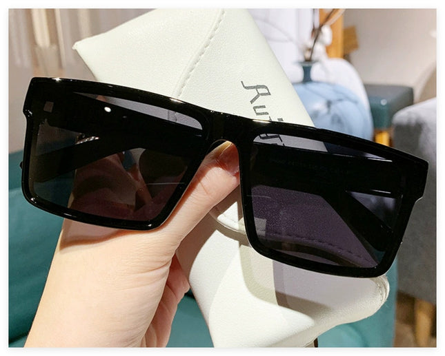 Classic Matte Finish Sunglasses – Lightweight UV Protection Eyewear for Daily Wear & Outdoor Travel