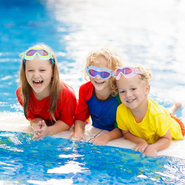 Kids & Youth Swim Goggles with Attached Earplugs – Anti-Fog & UV Protection – Wide View Leak-Proof Swimming Glasses for Boys & Girls Aged 3-16