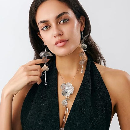Elegant Gold-Tone Ginkgo Leaf Choker Necklace – Trendy Boho Long Tassel Y-Chain Pendant – Versatile Aesthetic Jewelry for Beach, Party & Daily Wear